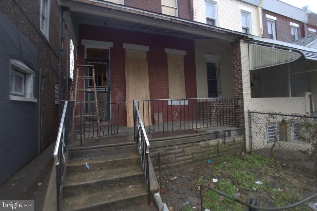 2140 S Simpson Street, Philadelphia, PA 19142 Main Photo