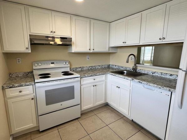 3001 NW 48th Avenue, Unit 439, Lauderdale Lakes, FL 33313