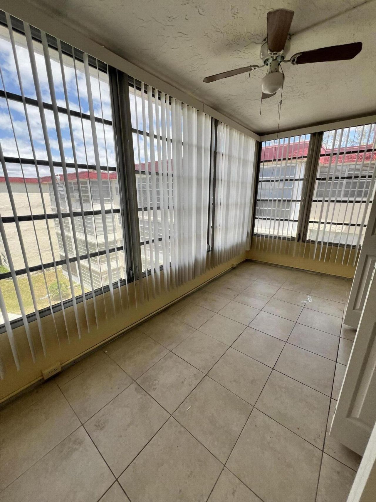 3001 NW 48th Avenue, Unit 439, Lauderdale Lakes, FL 33313 Photo