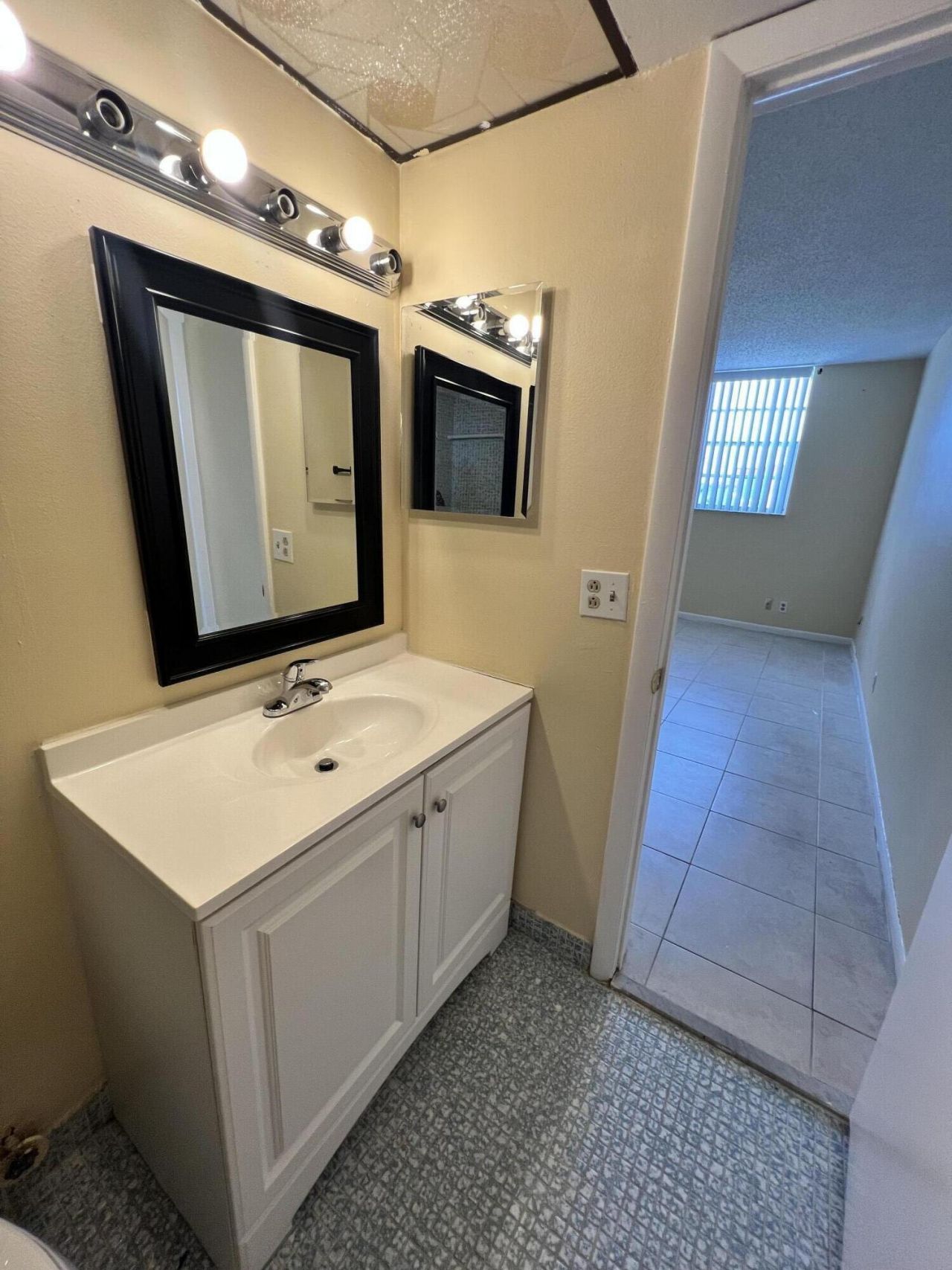 3001 NW 48th Avenue, Unit 439, Lauderdale Lakes, FL 33313 Photo