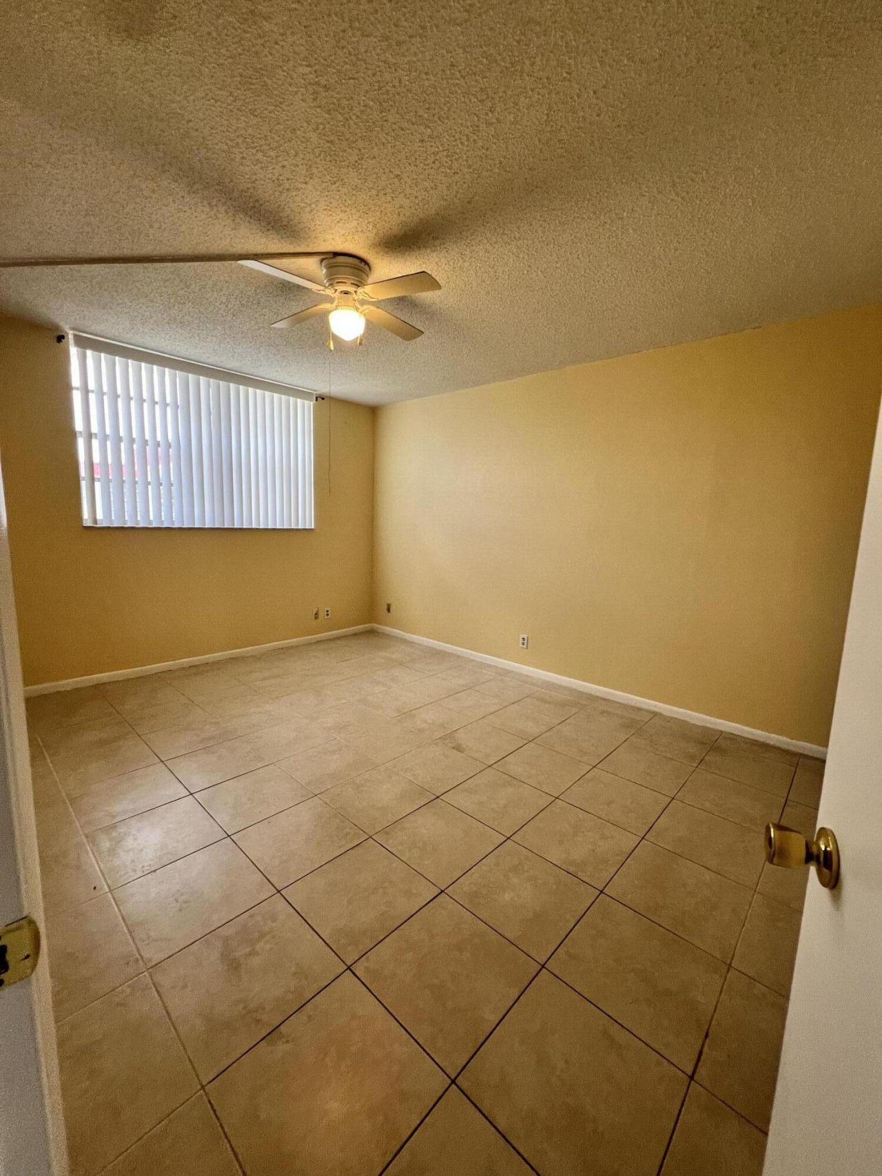 3001 NW 48th Avenue, Unit 439, Lauderdale Lakes, FL 33313 Photo
