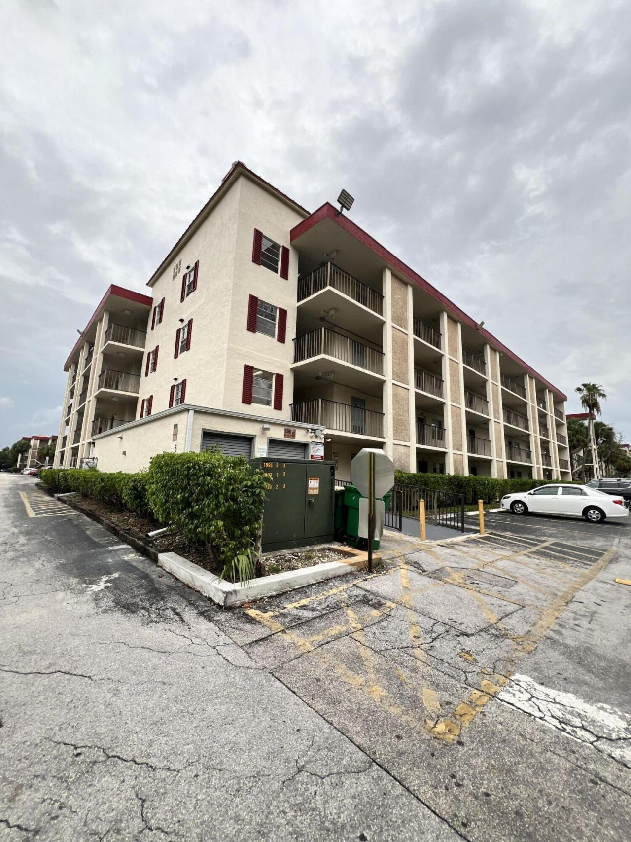 3001 NW 48th Avenue, Unit 439, Lauderdale Lakes, FL 33313 Photo