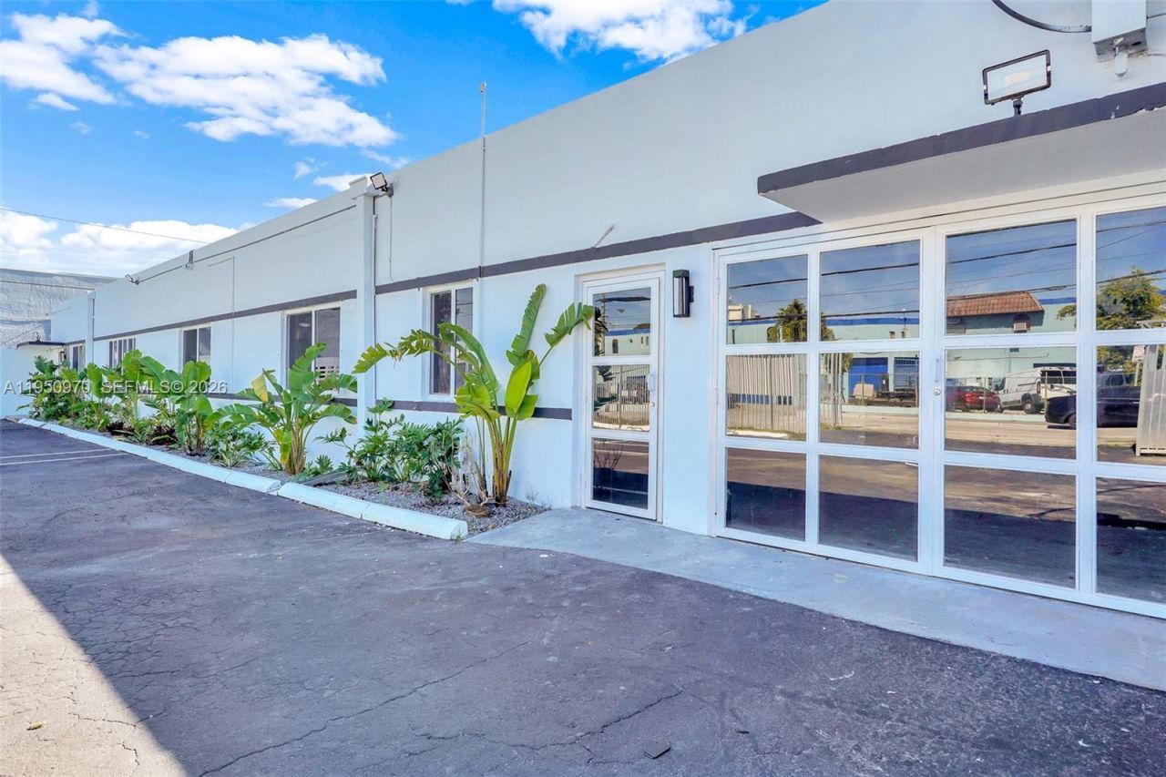 1822 NW 22nd St, Miami, FL 33142 Photo