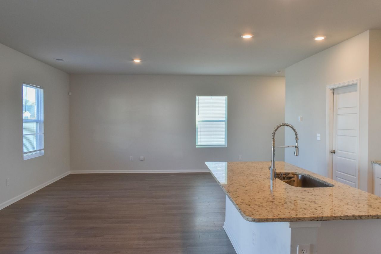 1057 Saltgrass Way  Photo 7