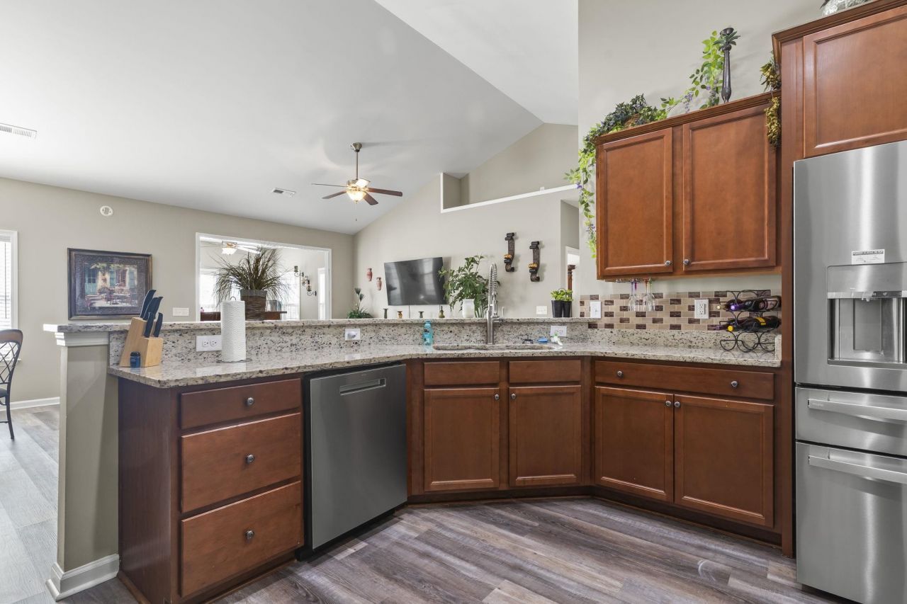 210 Oak Landing Dr. Photo 12