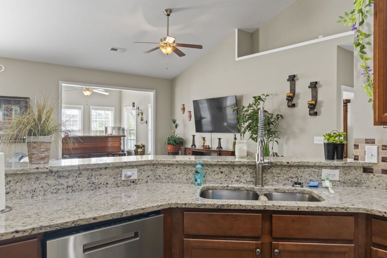 210 Oak Landing Dr. Photo 13