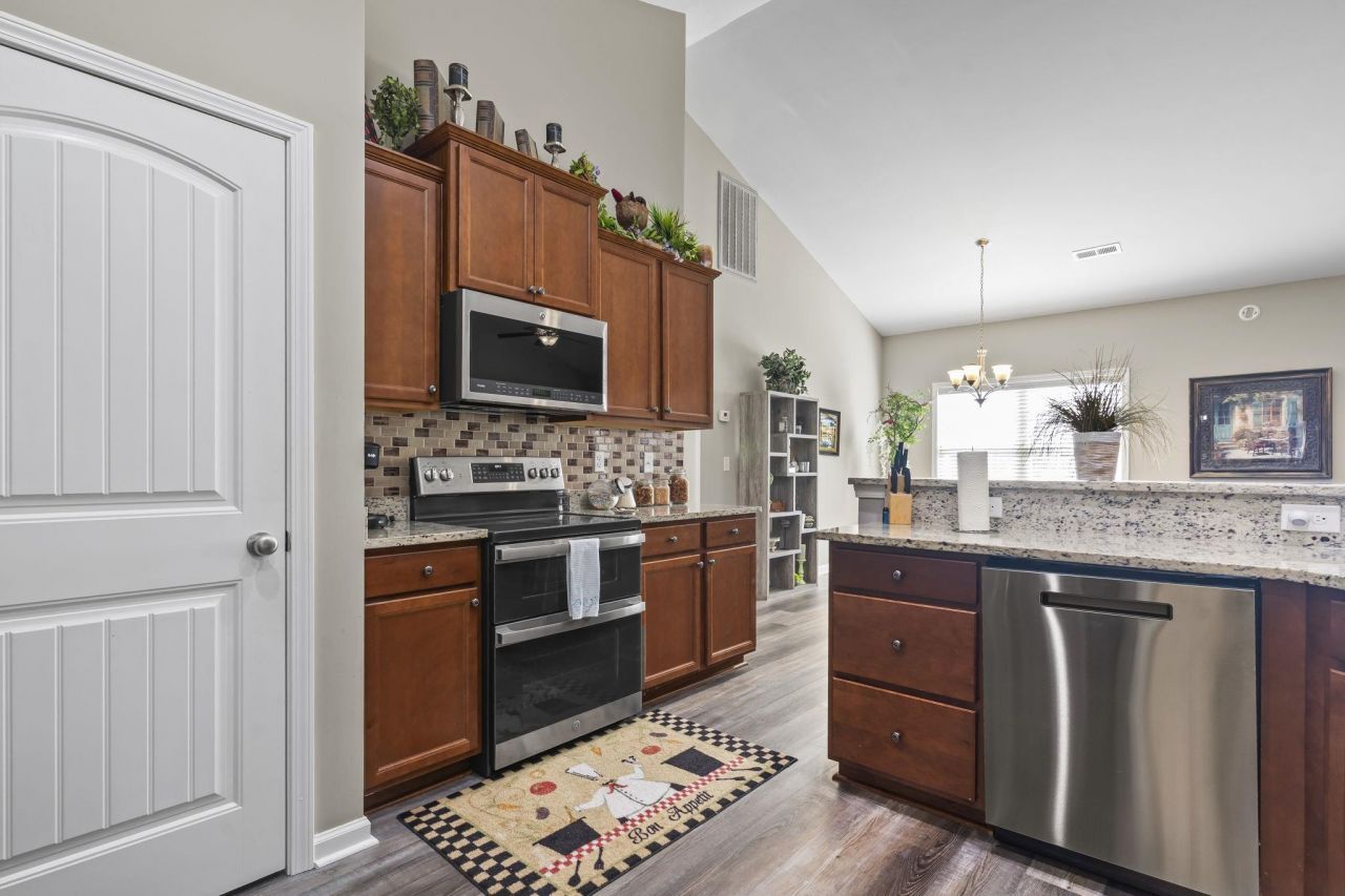 210 Oak Landing Dr. Photo 14