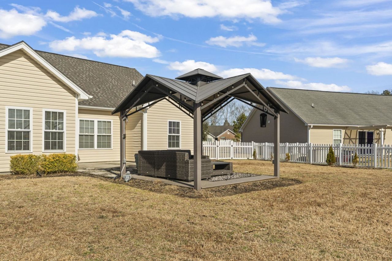 210 Oak Landing Dr. Photo 32