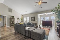 210 Oak Landing Dr. photo 4