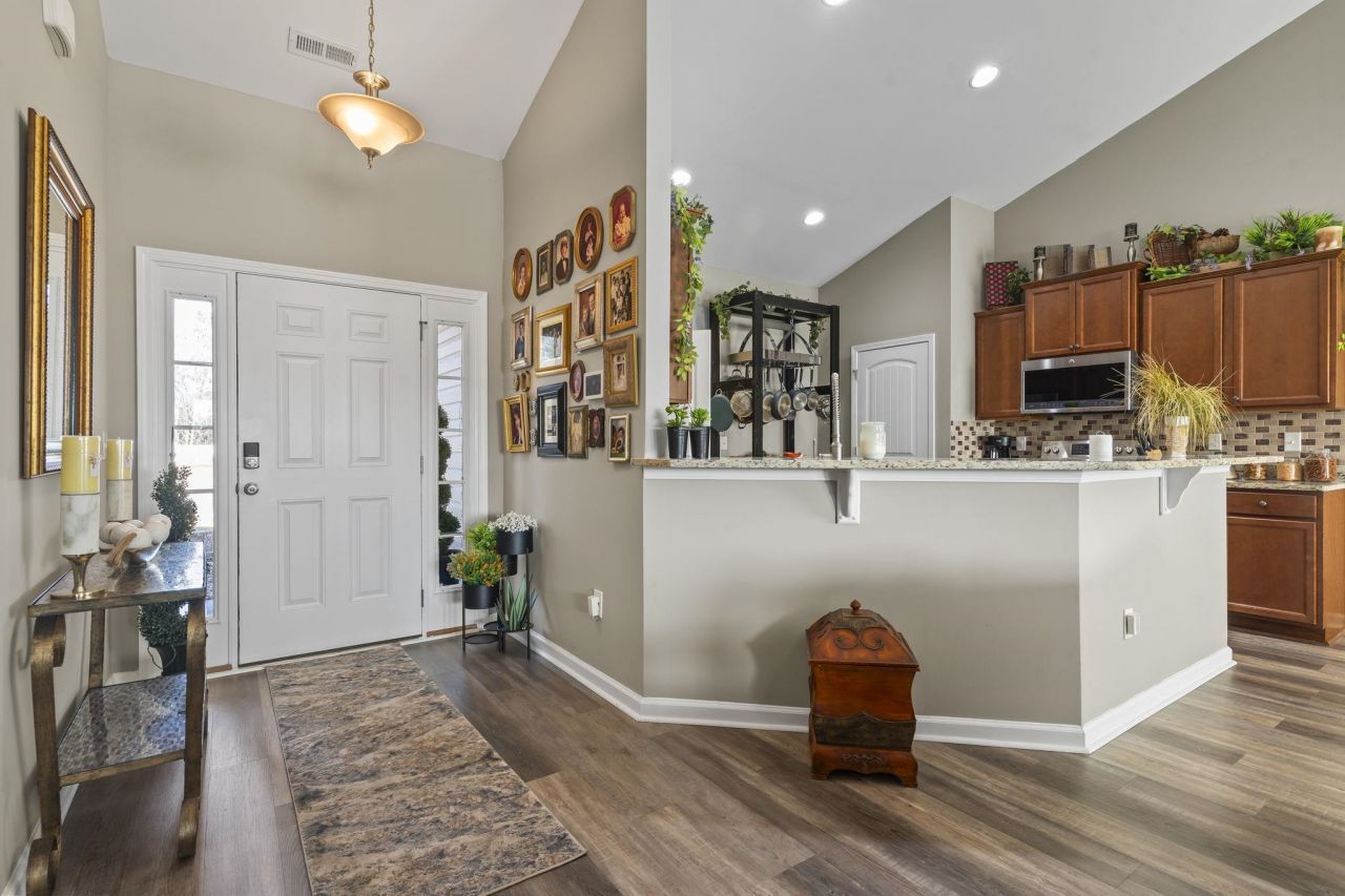 210 Oak Landing Dr. Photo 6