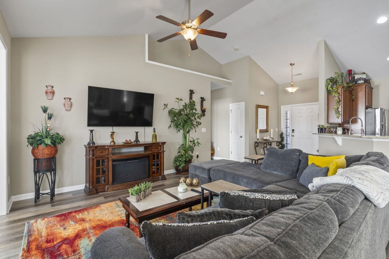 210 Oak Landing Dr. Photo 7