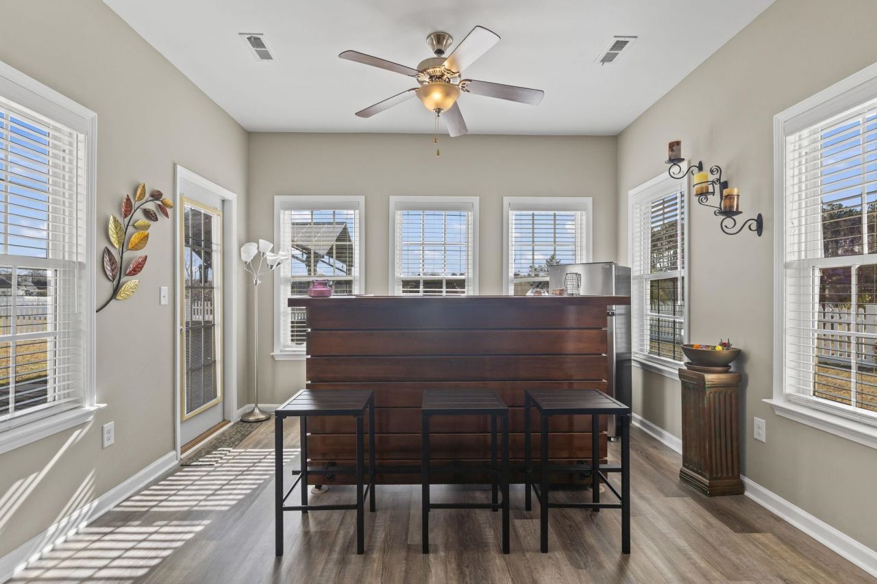 210 Oak Landing Dr. Photo 8