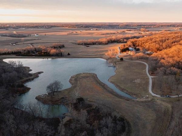 862 E 900 Road, Lawrence, KS 66047