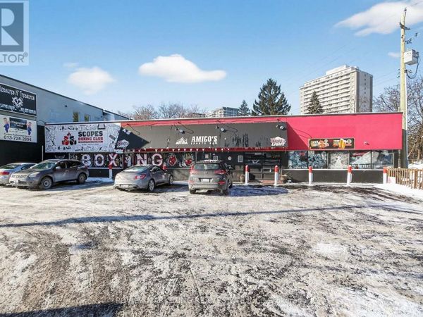 858 MERIVALE Road, Ottawa, ON K1Z5Z4