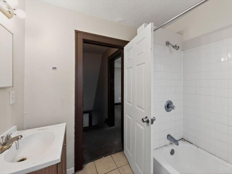 547 Flatt Terrace, Cincinnati, OH 45232 Photo 22