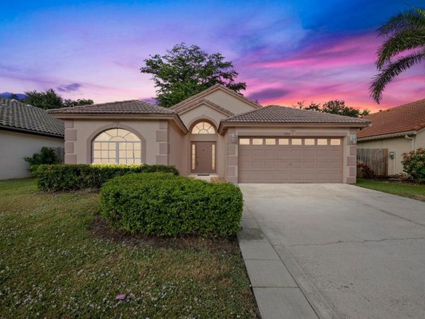 1899 Oak Berry Circle, Wellington, FL 33414