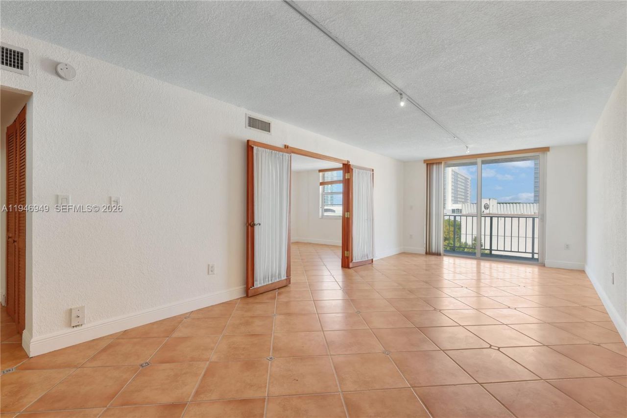 6801 Indian Creek Dr, Unit 602, Miami Beach, FL 33141 Photo