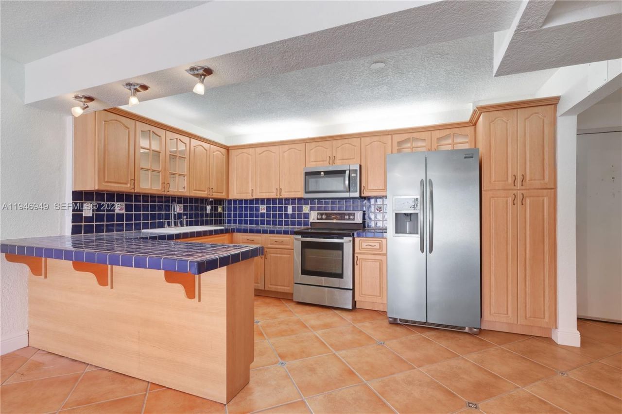 6801 Indian Creek Dr, Unit 602, Miami Beach, FL 33141 Photo