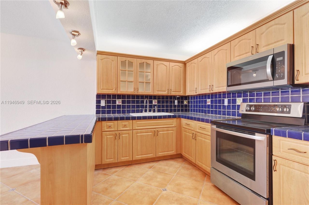 6801 Indian Creek Dr, Unit 602, Miami Beach, FL 33141 Photo