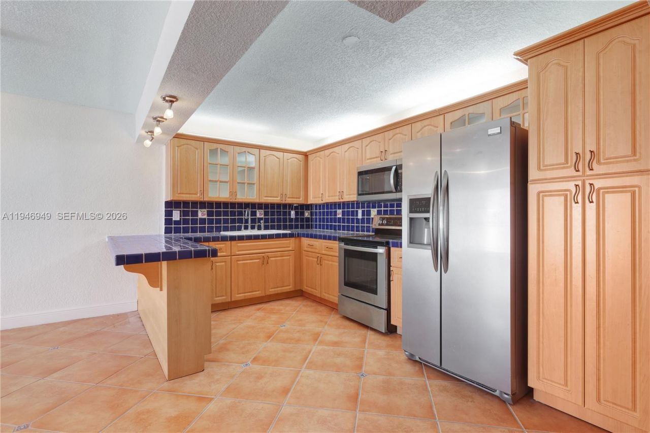 6801 Indian Creek Dr, Unit 602, Miami Beach, FL 33141 Photo