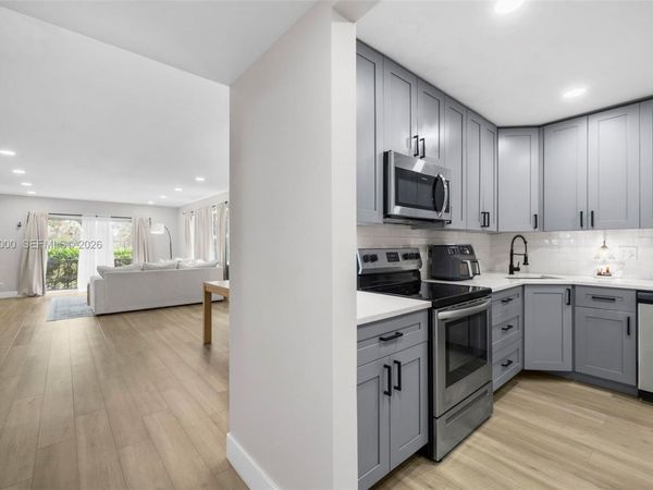 6100 S Falls Cir Dr, Unit 101, Lauderhill, FL 33319