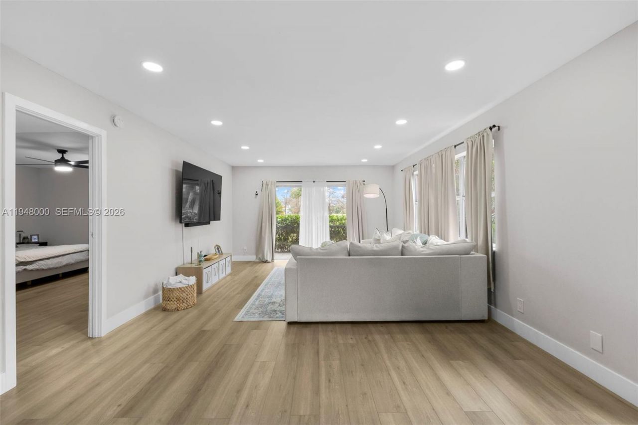 6100 S Falls Cir Dr, Unit 101, Lauderhill, FL 33319 Photo