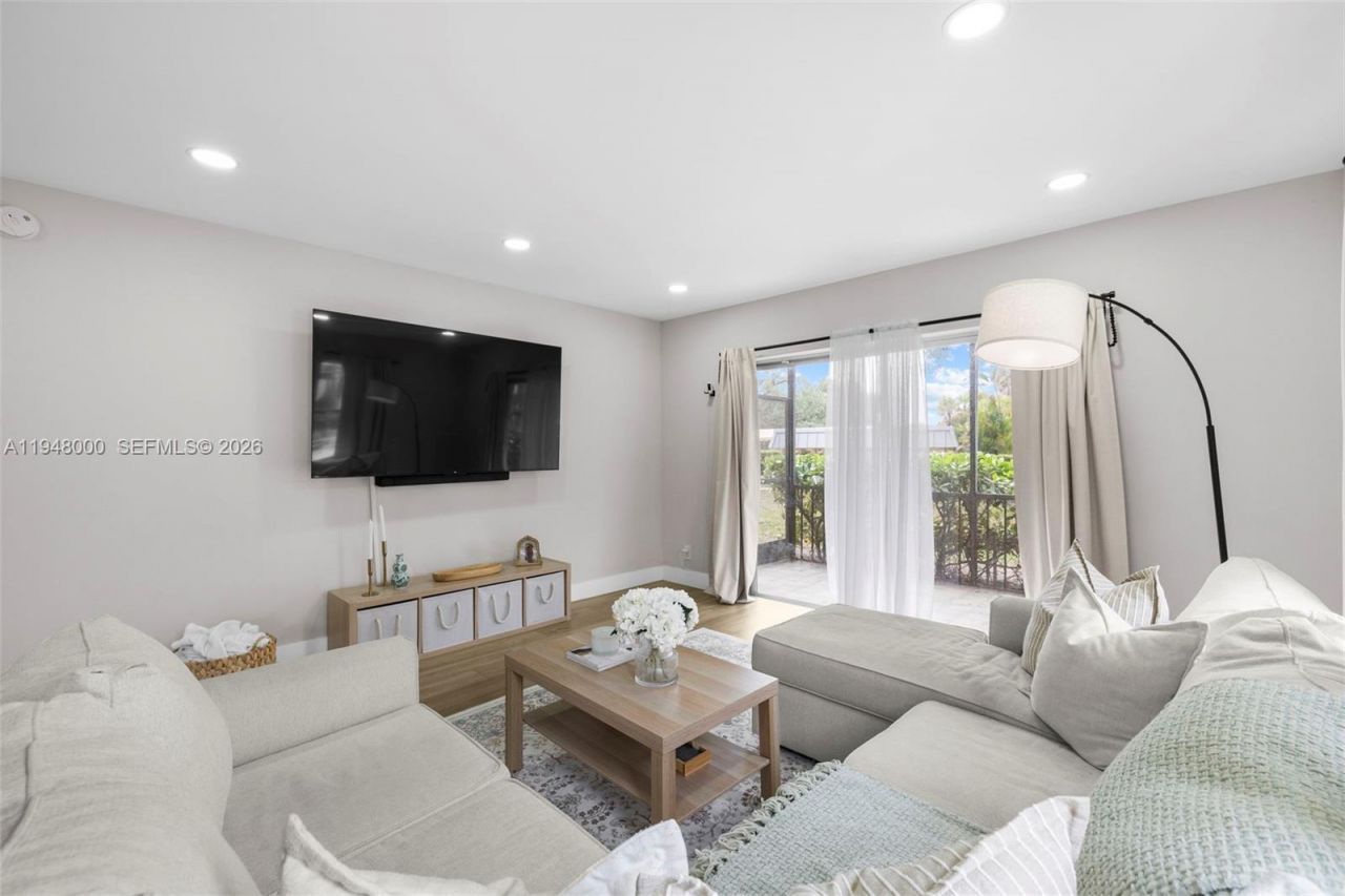 6100 S Falls Cir Dr, Unit 101, Lauderhill, FL 33319 Photo