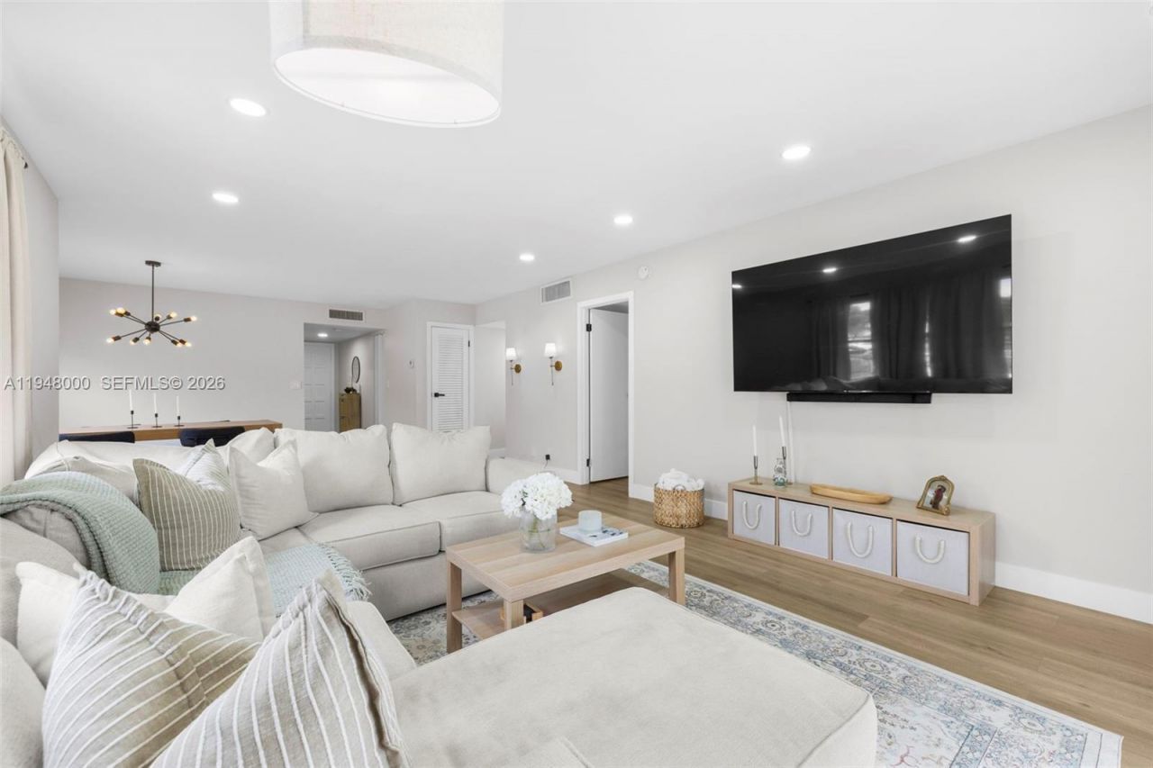 6100 S Falls Cir Dr, Unit 101, Lauderhill, FL 33319 Photo