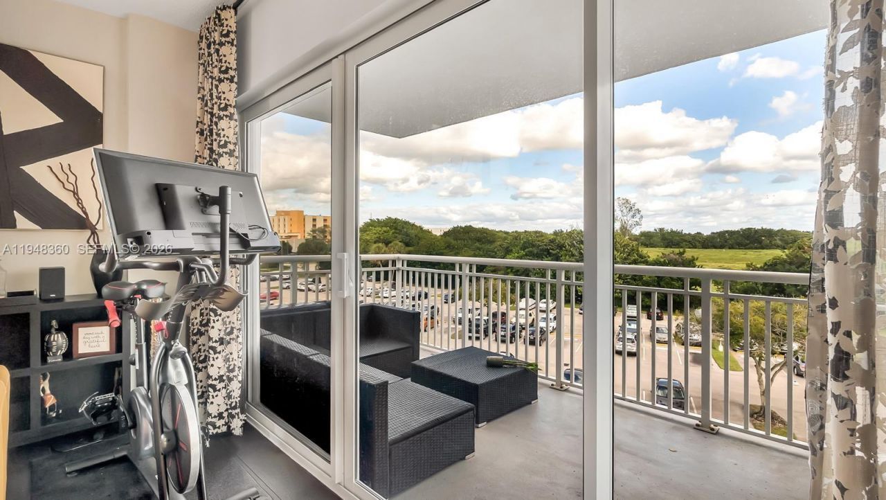 3800 Hillcrest Dr , Unit 401, Hollywood, FL 33021 Photo