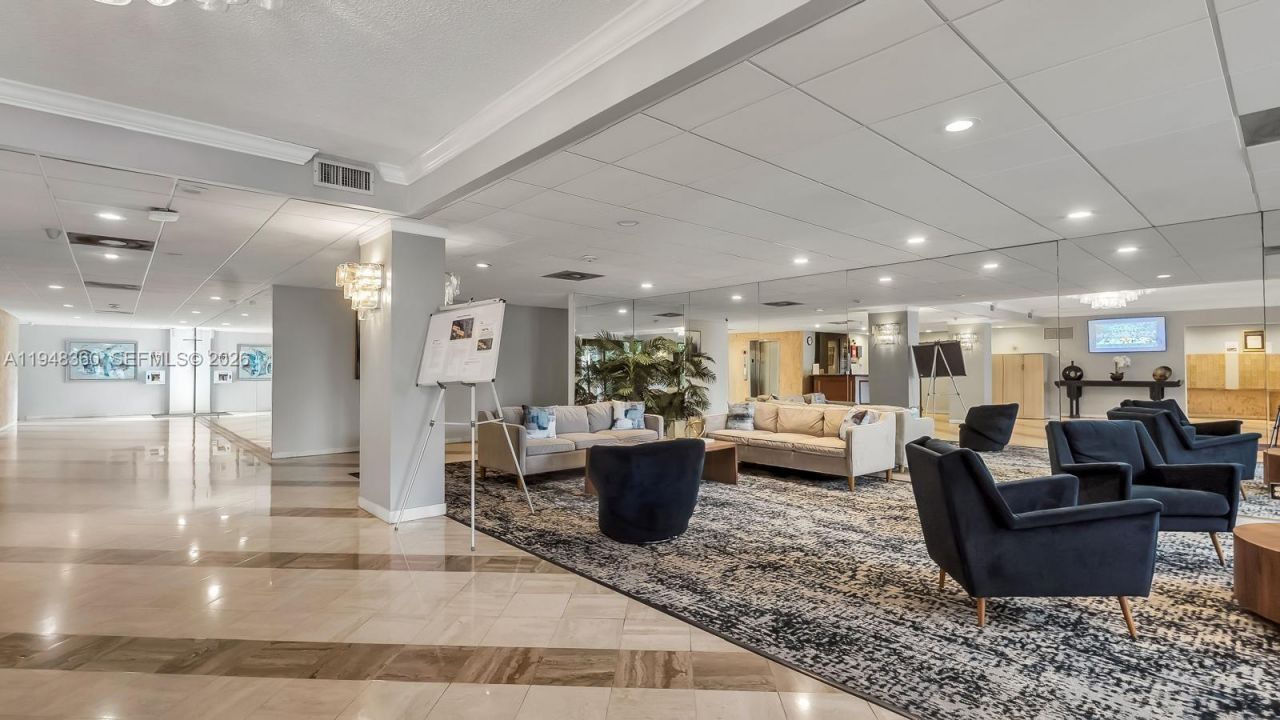 3800 Hillcrest Dr , Unit 401, Hollywood, FL 33021 Photo