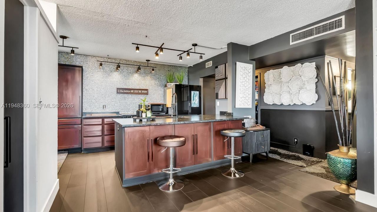 3800 Hillcrest Dr , Unit 401, Hollywood, FL 33021 Photo