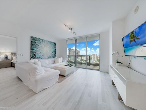 90 SW 3rd St , Unit 3109, Miami, FL 33130