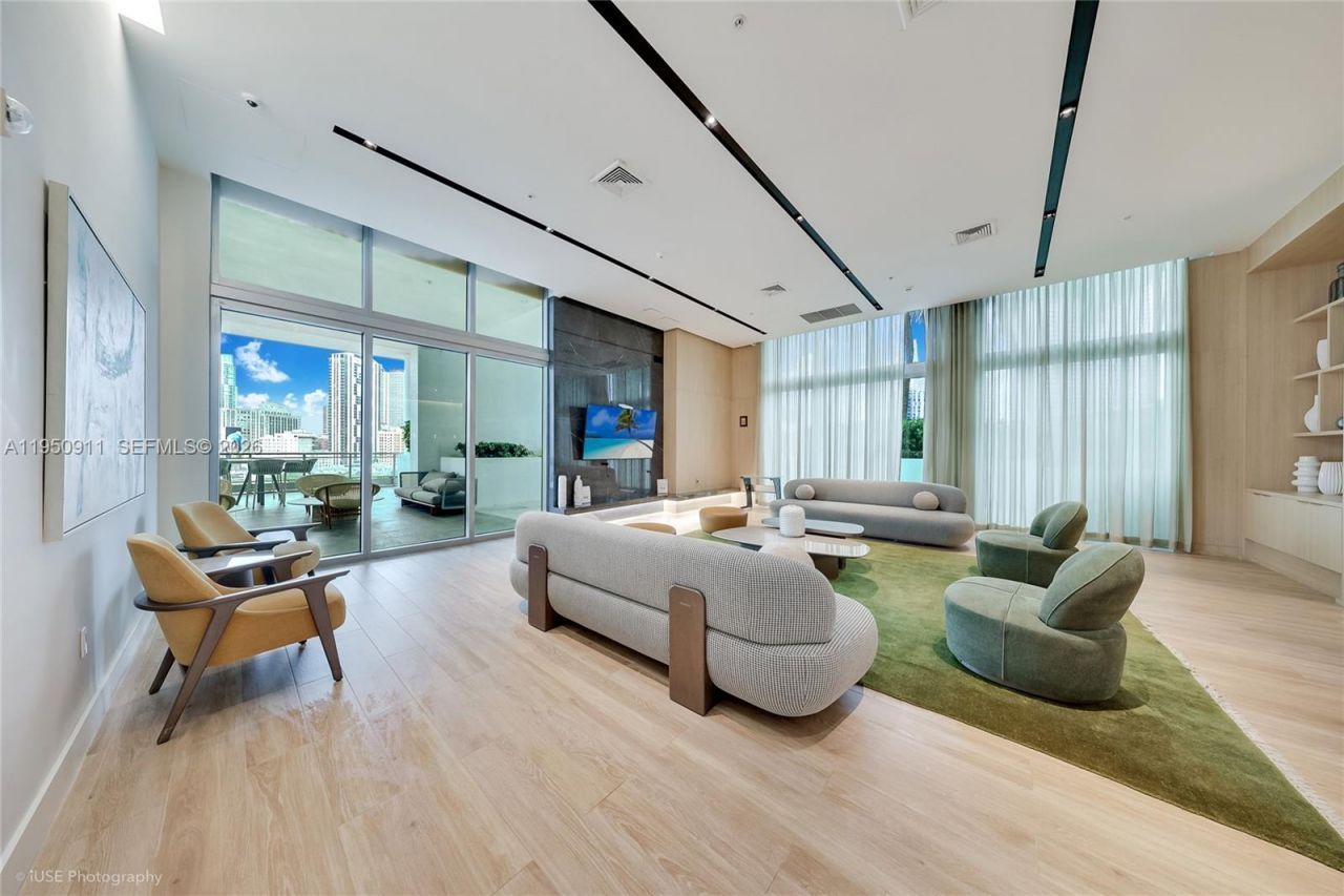 90 SW 3rd St, Unit 3109, Miami, FL 33130 Photo