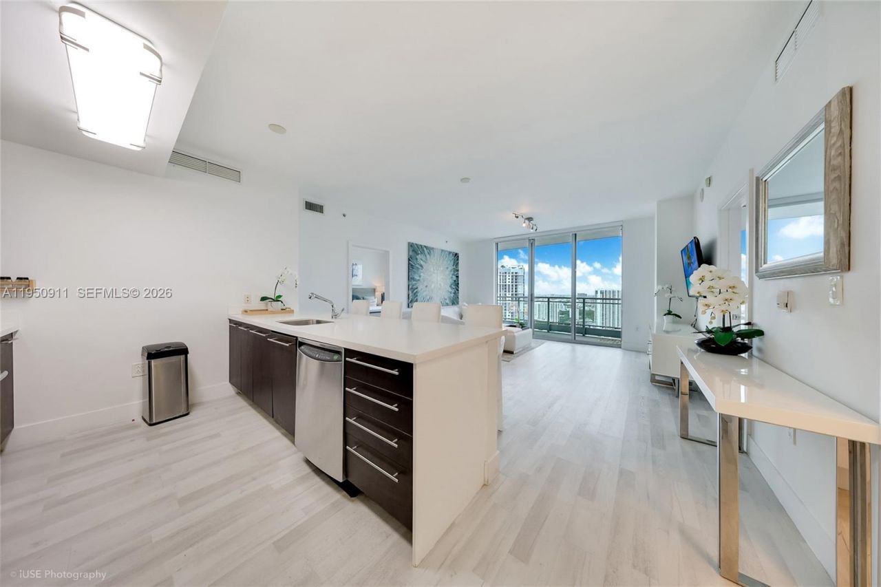 90 SW 3rd St, Unit 3109, Miami, FL 33130 Photo