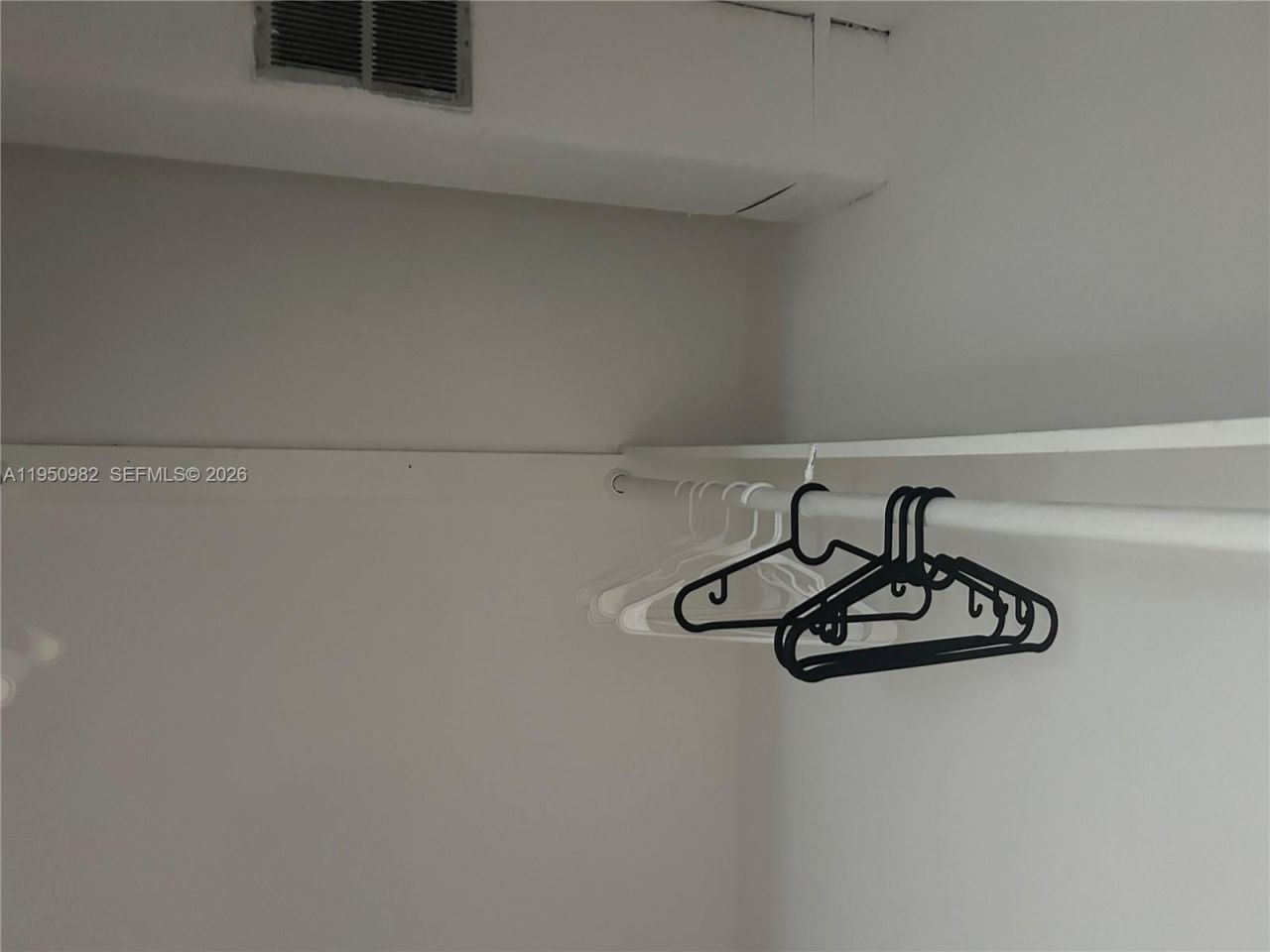 401 Ocean Dr, Unit 810, Miami Beach, FL 33139 Photo