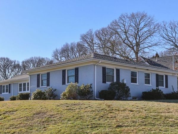 108 Lucerne Ave, Falmouth, MA 02540