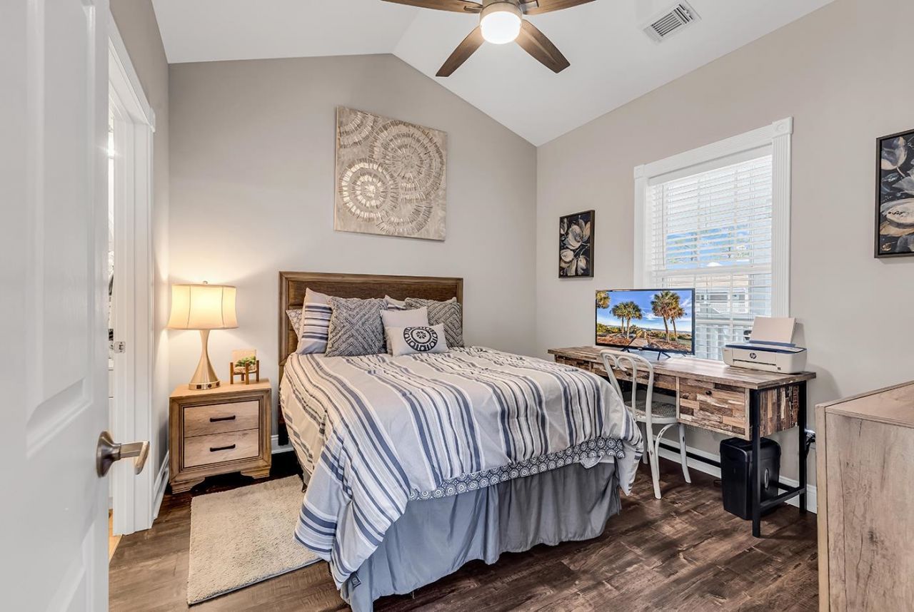 124 S Shore Blvd. Photo 16