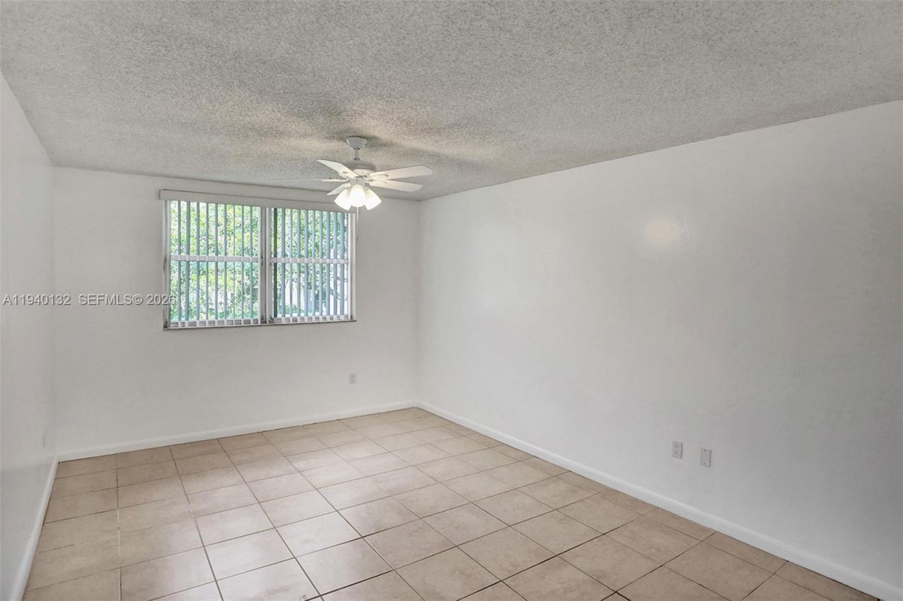 8343 Lake Dr , Unit 205, Doral, FL 33166 Photo