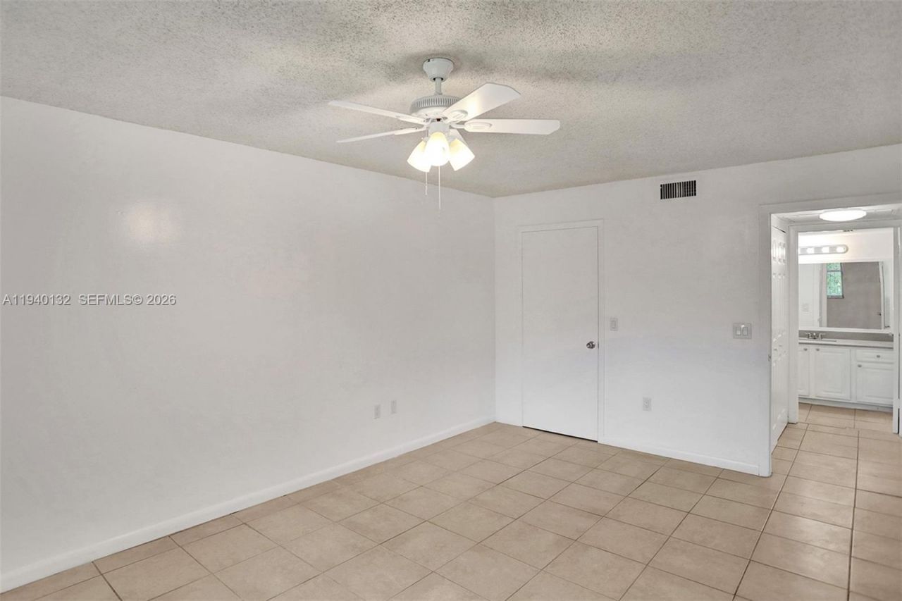 8343 Lake Dr , Unit 205, Doral, FL 33166 Photo