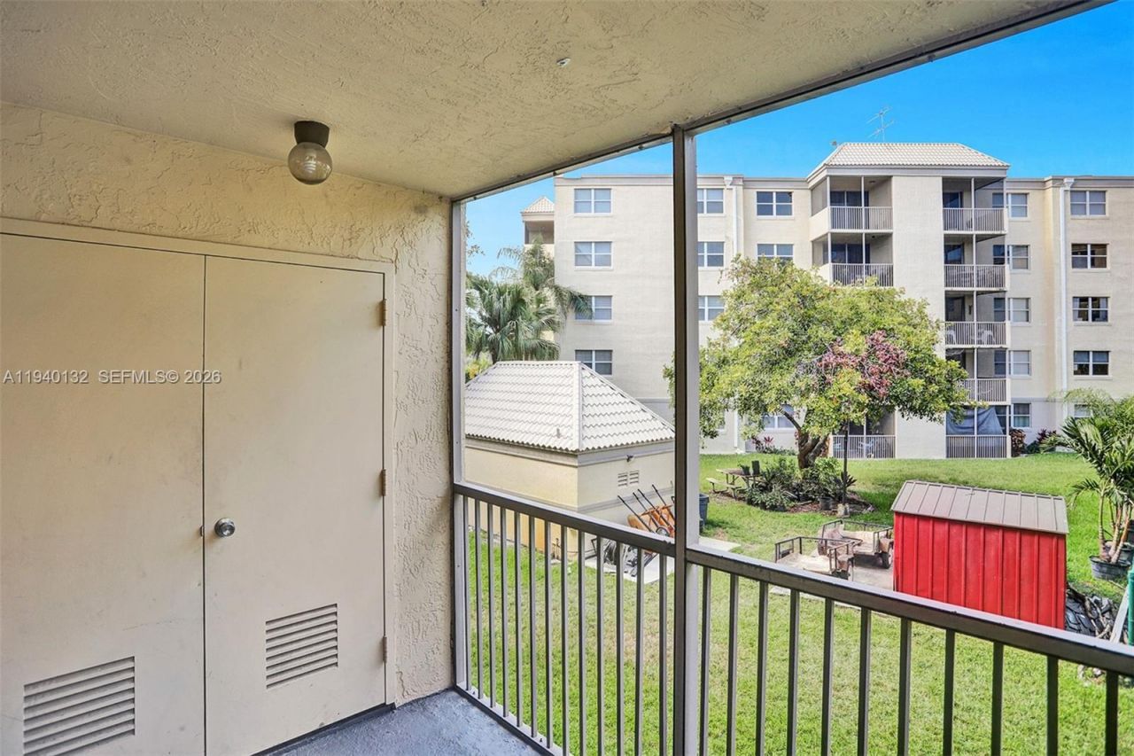 8343 Lake Dr , Unit 205, Doral, FL 33166 Photo