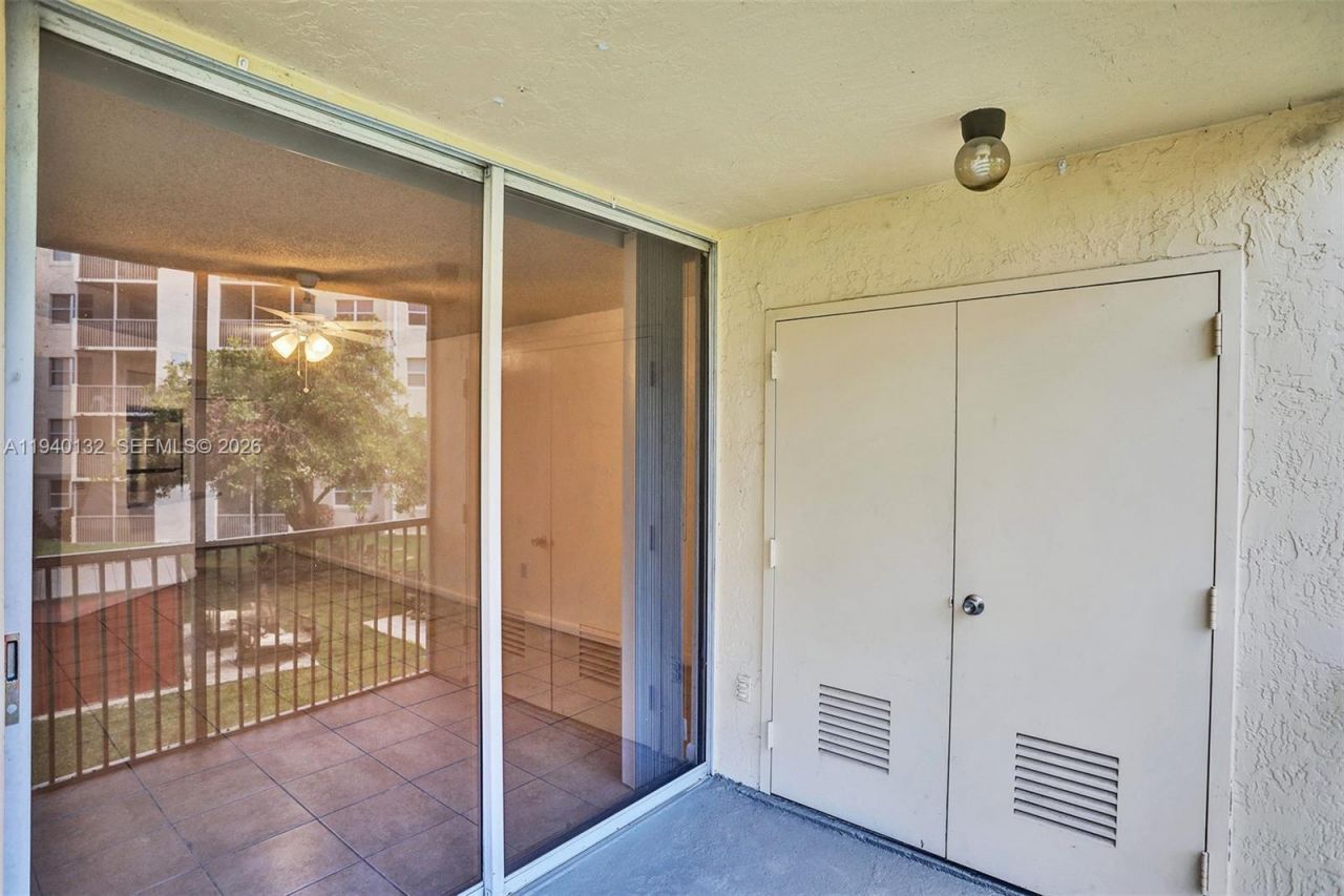 8343 Lake Dr , Unit 205, Doral, FL 33166 Photo