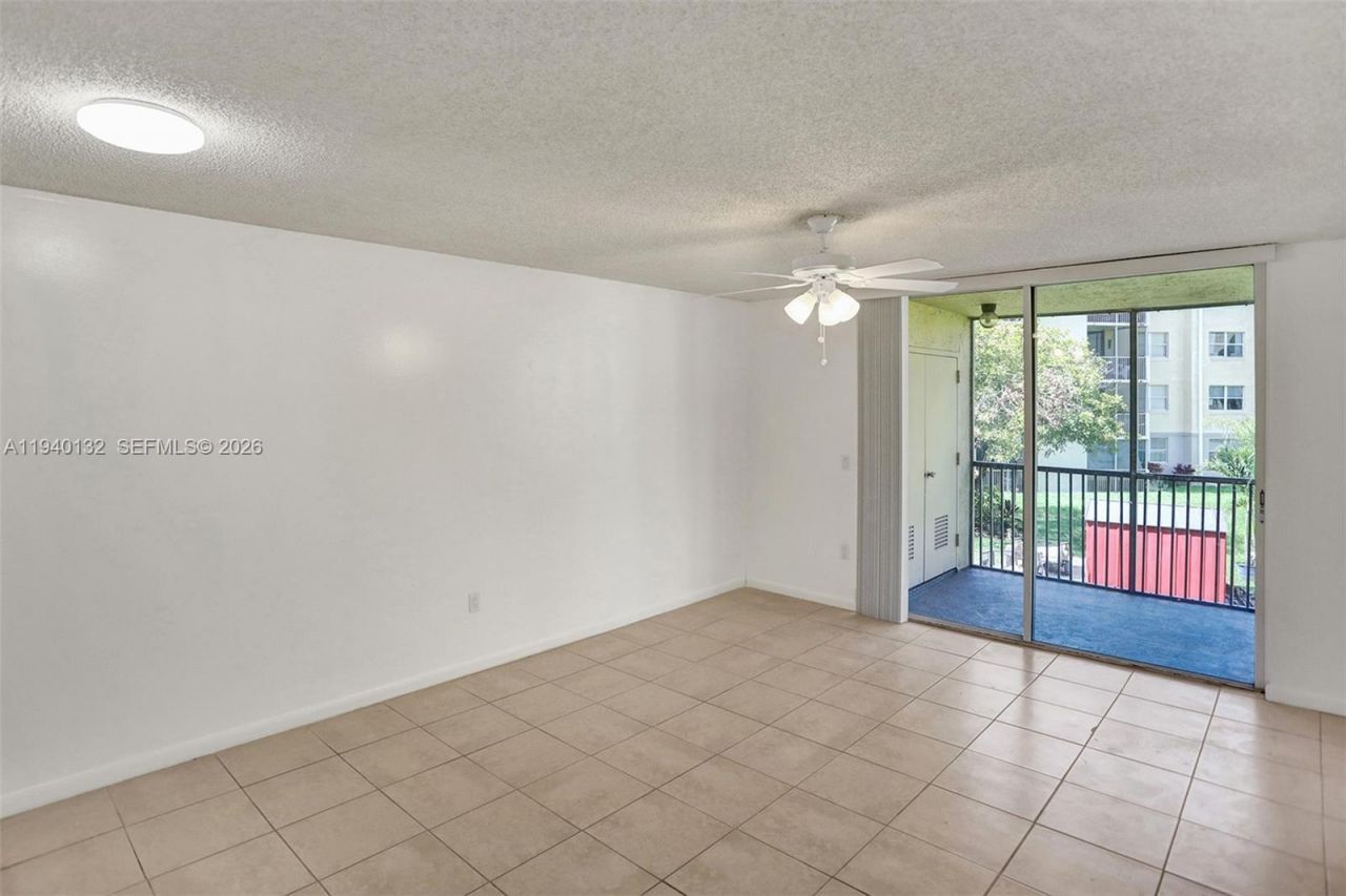 8343 Lake Dr , Unit 205, Doral, FL 33166 Photo