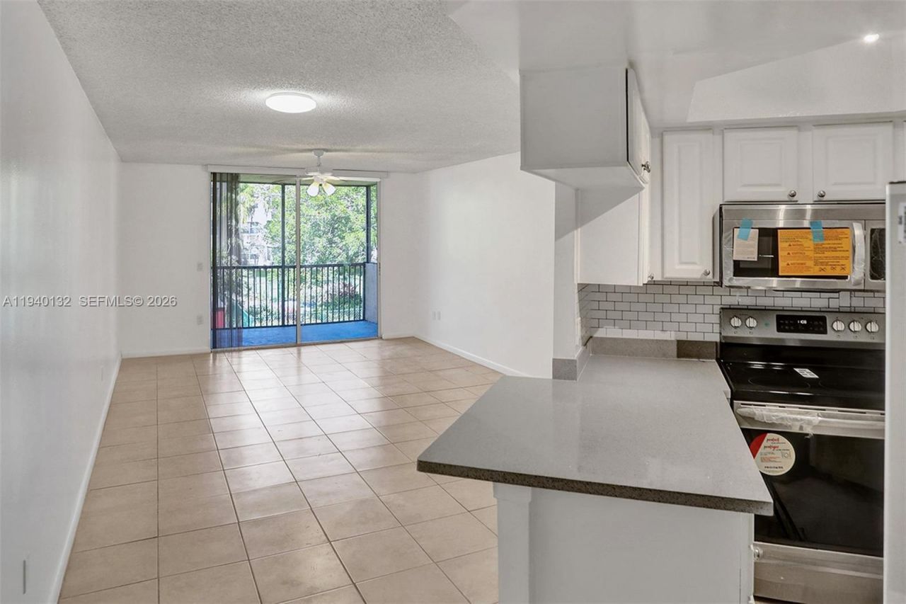 8343 Lake Dr , Unit 205, Doral, FL 33166 Photo