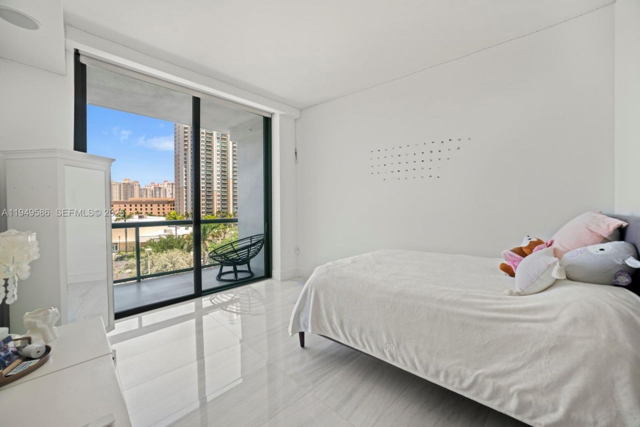 3300 NE 188th St , Unit 414, Aventura, FL 33180 Photo