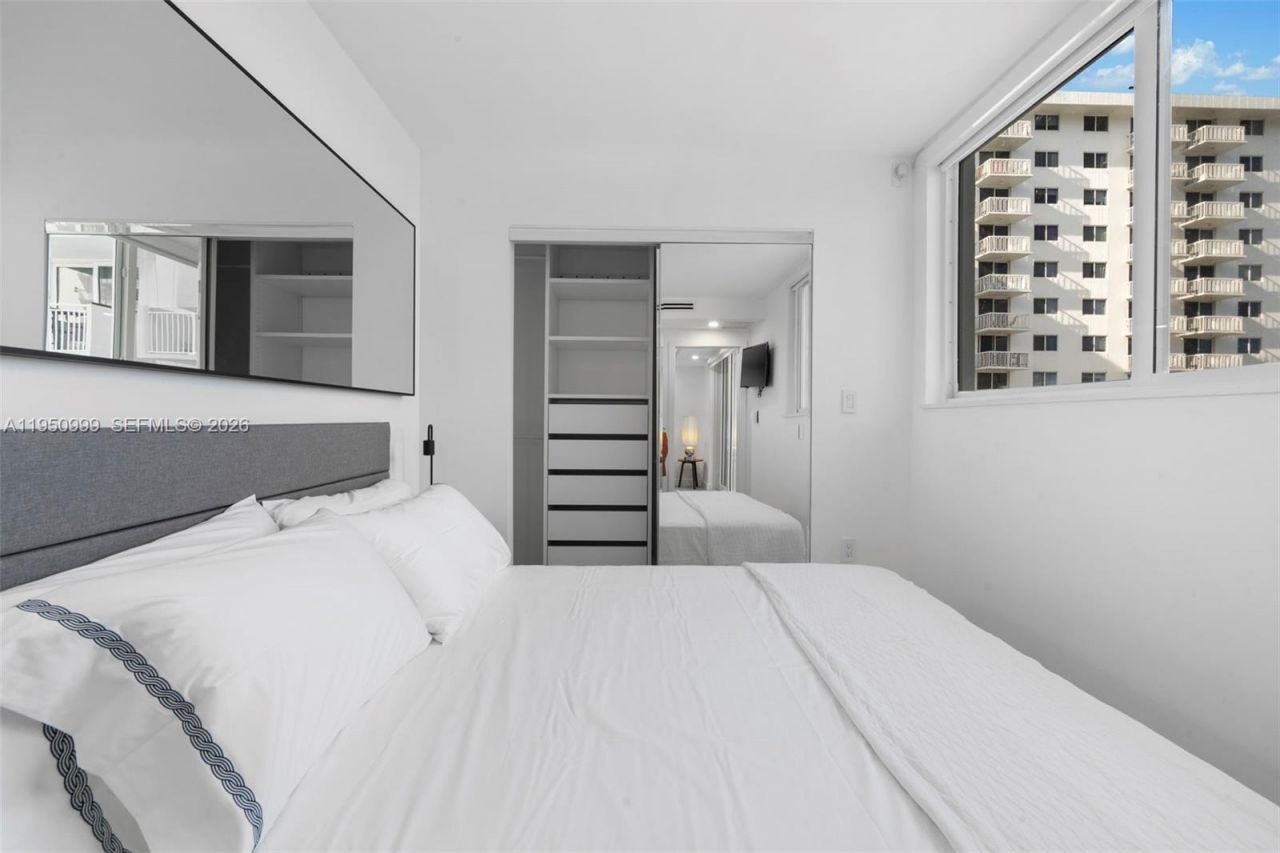 345 Ocean Dr, Unit 326, Miami Beach, FL 33139 Photo