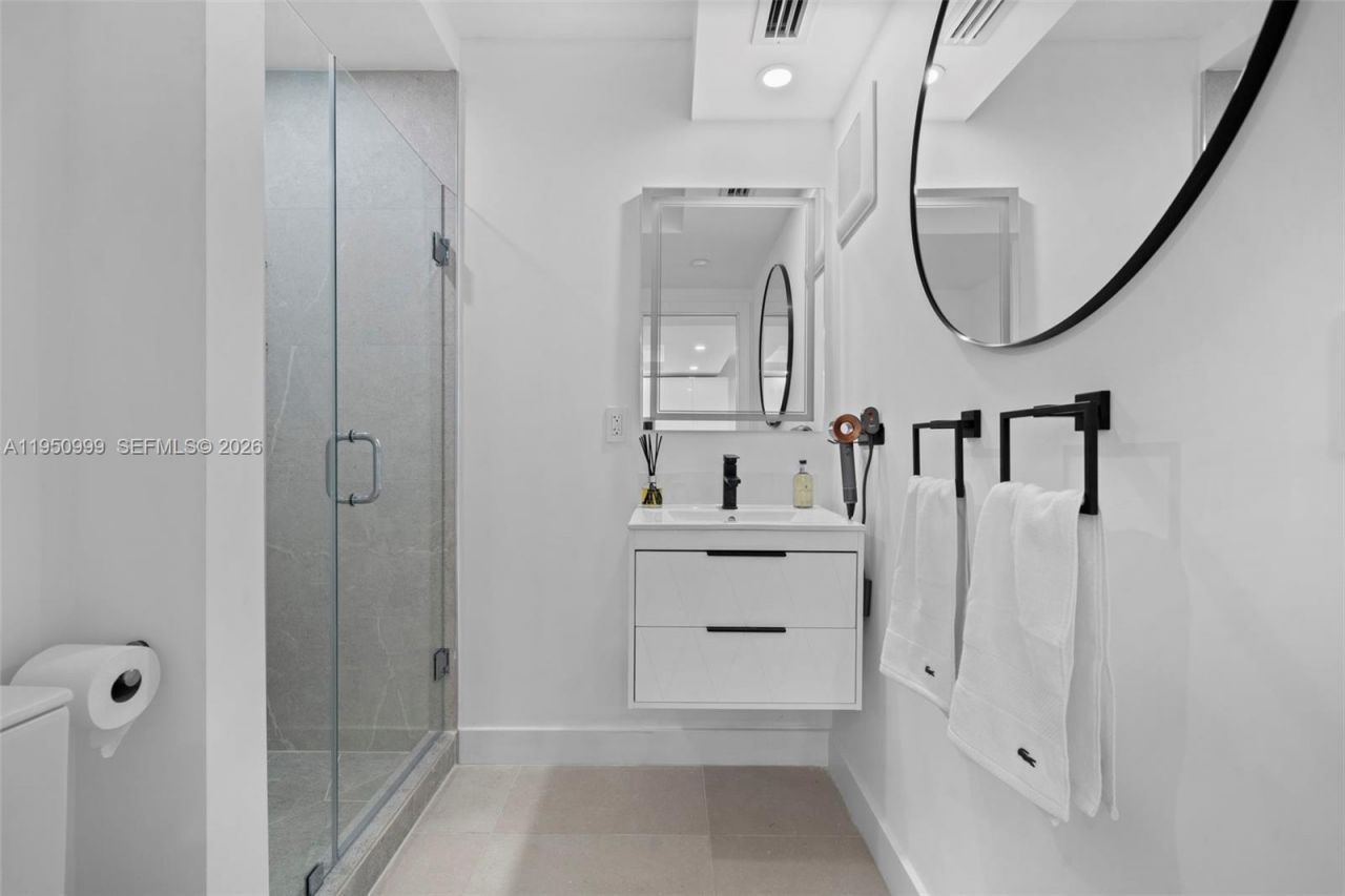 345 Ocean Dr, Unit 326, Miami Beach, FL 33139 Photo