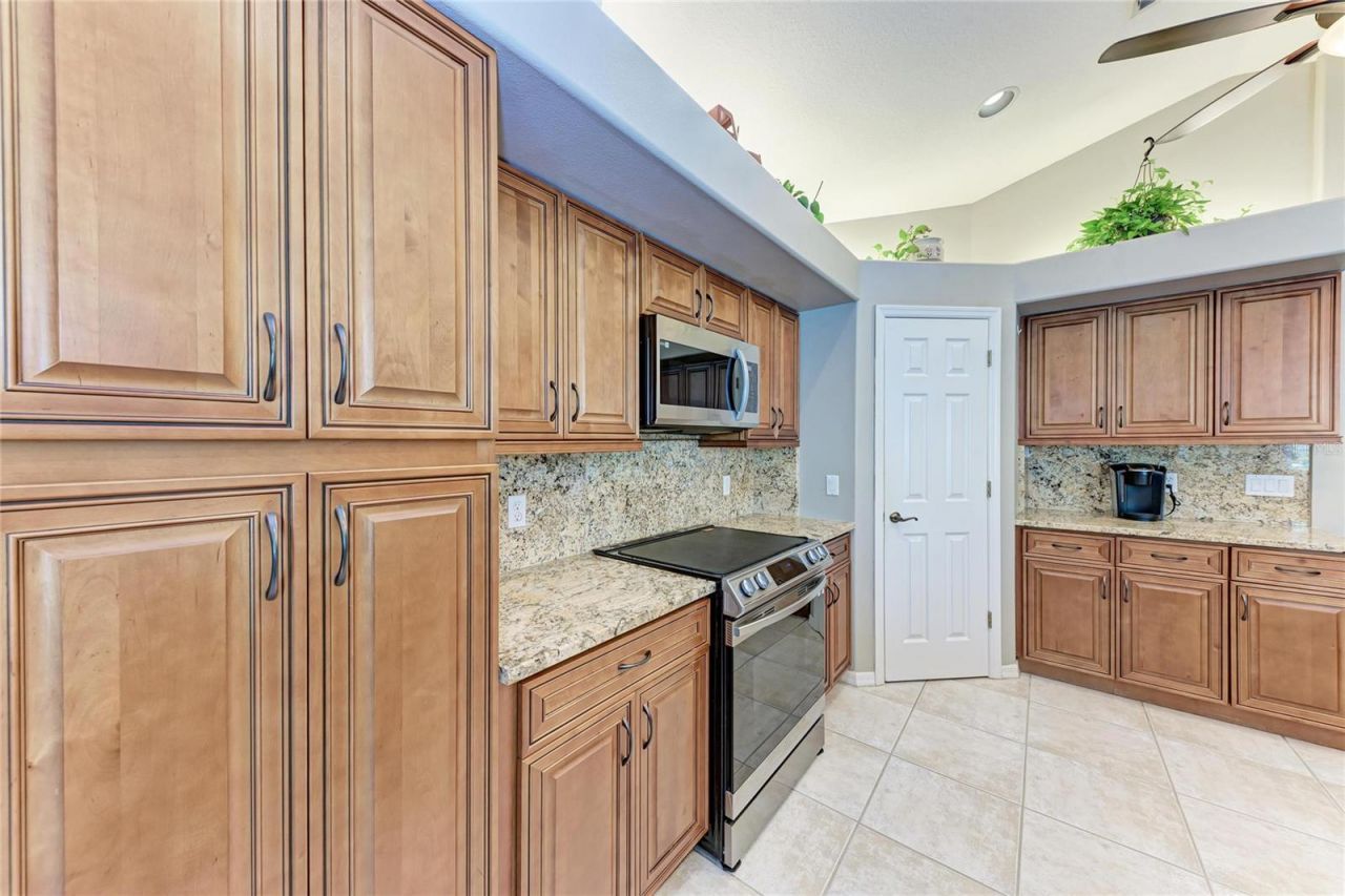 4465 Mcintosh Lake Avenue, Sarasota, FL 34233 Photo