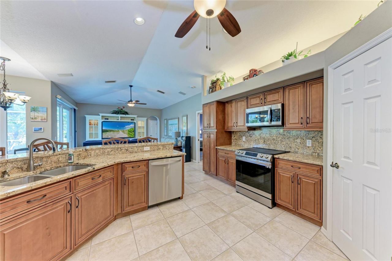 4465 Mcintosh Lake Avenue, Sarasota, FL 34233 Photo