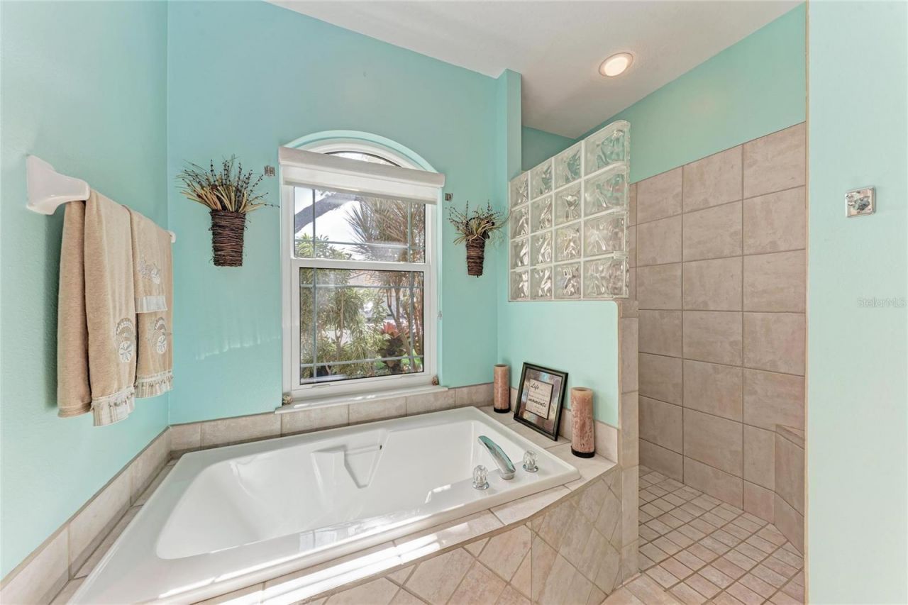 4465 Mcintosh Lake Avenue, Sarasota, FL 34233 Photo