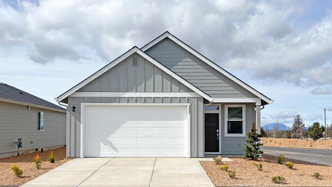 2687 NW 26th Lp North, Redmond, OR 97756 Main Photo